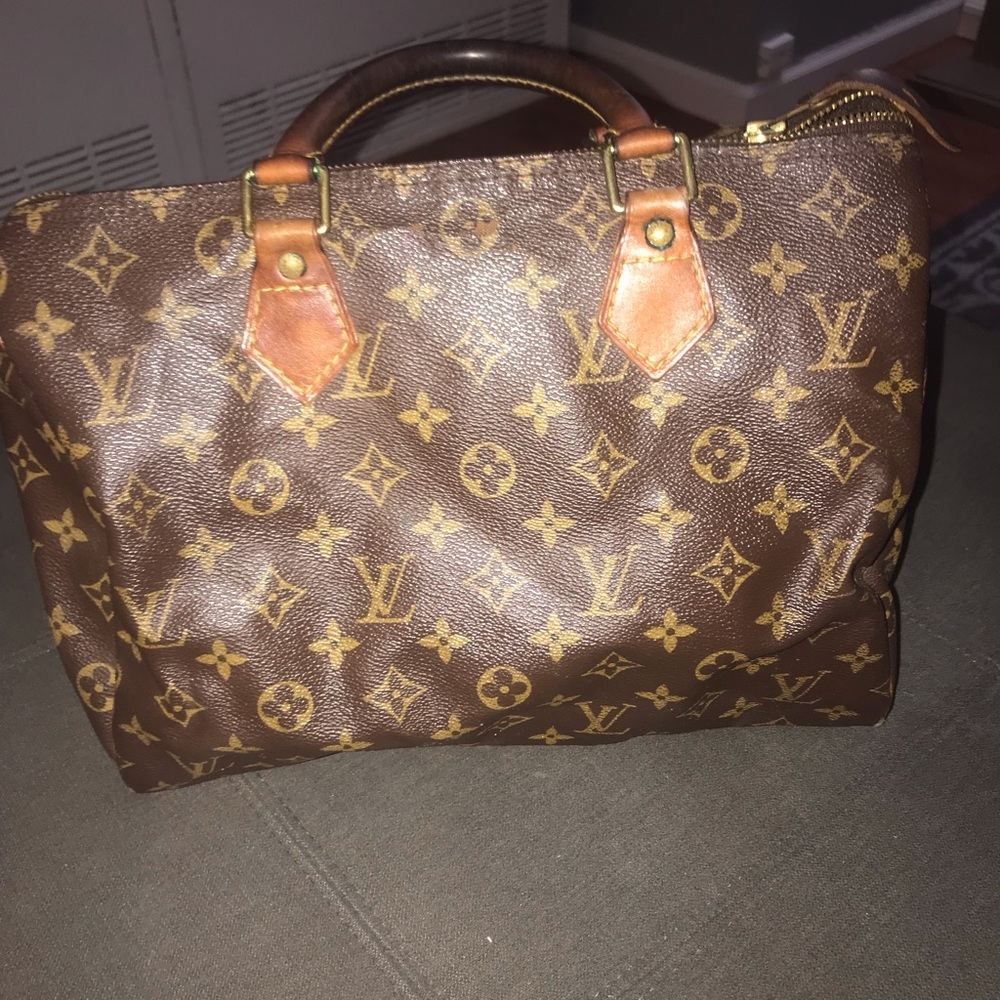 Louis Vuitton Speedy 30 Handbag.     PRICE DROPPED